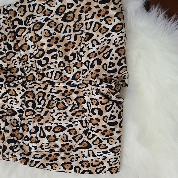 No Boundaries Leopard Print Pants - Picture 4 of 5